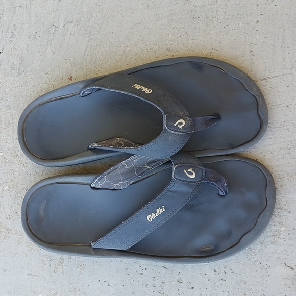 OluKai Black Sandals Sleek Modern Design - Picture 3 of 5